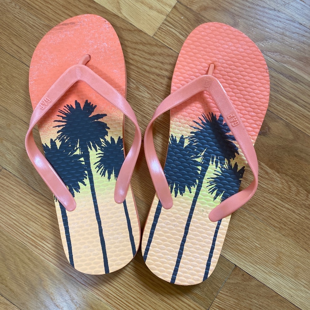 Gap men’s palm tree flip flops